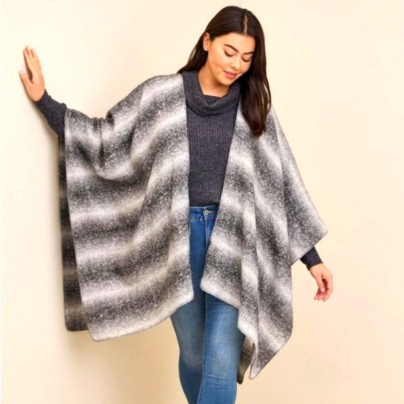 NWT TORRID RUANA - PONCHO - GRAY WHITE OMBRE - MACHINE WASHABLE - ONE SIZE - Picture 1 of 10